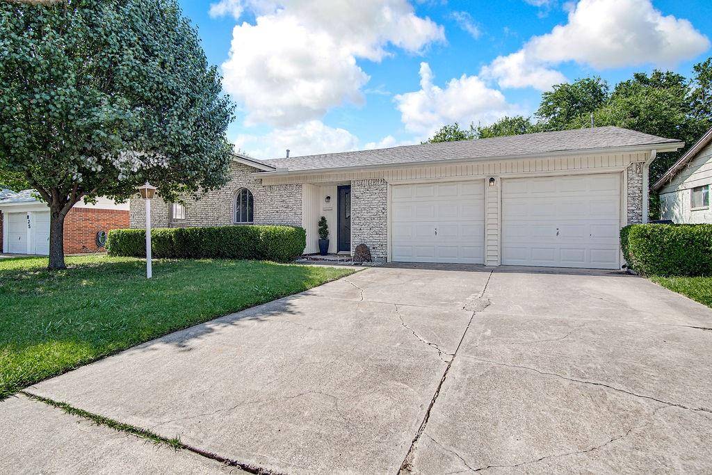 Burleson, TX 76028,829 Belaire Drive