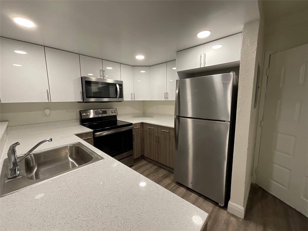 North Miami Beach, FL 33179,19455 NE 10 Ave #4-407