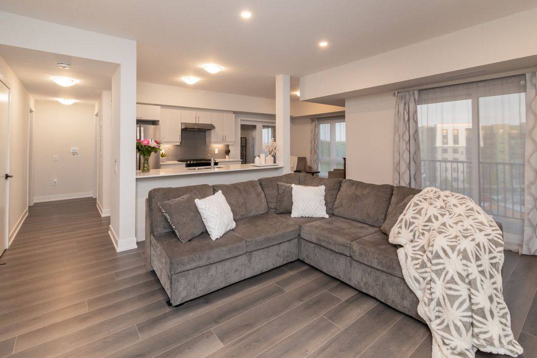 Barrie, ON L9J 0M2,4 SPICE WAY #401