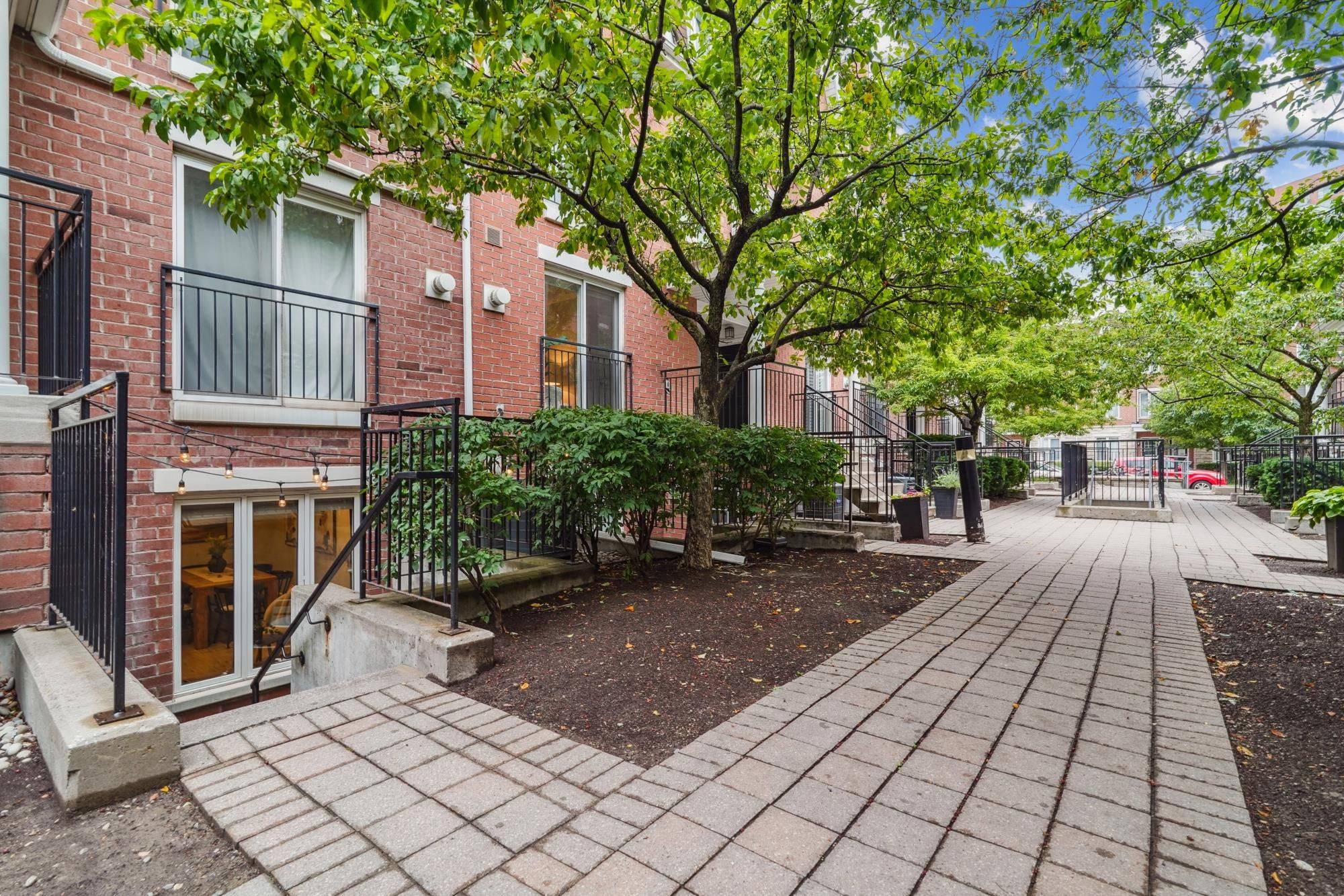 Toronto W01, ON M6K 1X2,18 Laidlaw ST #1016