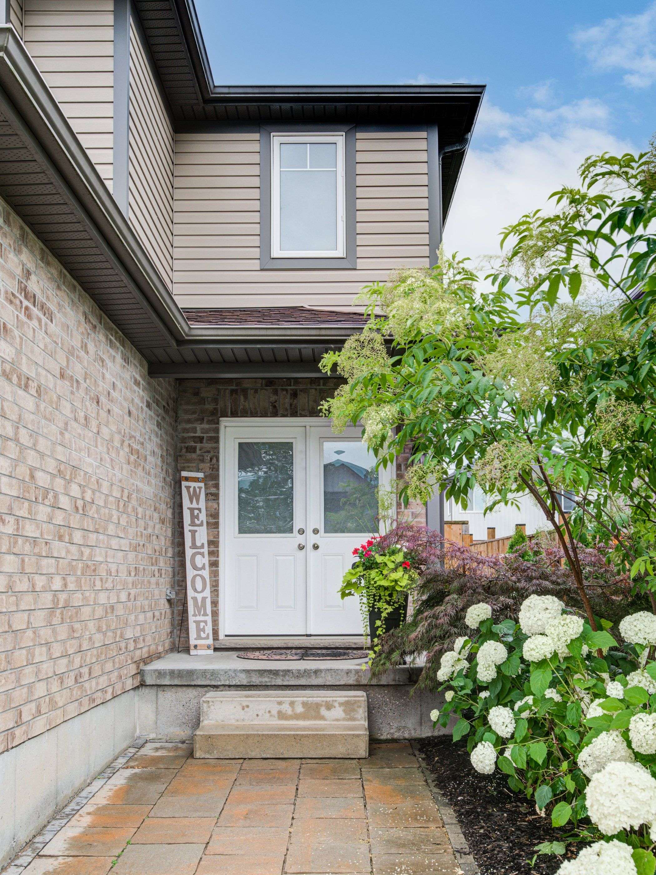 London South, ON N5Z 0A5,66 Yvonne CRES