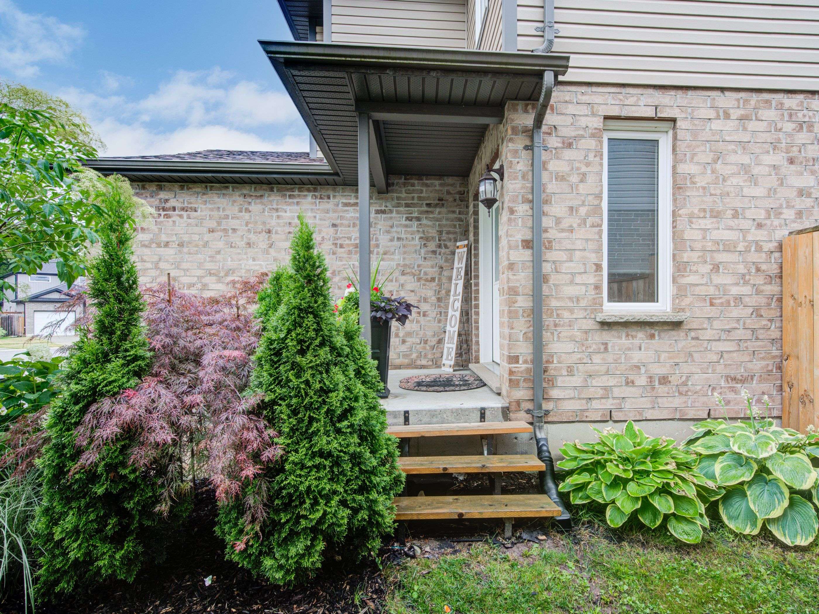 London South, ON N5Z 0A5,66 Yvonne CRES