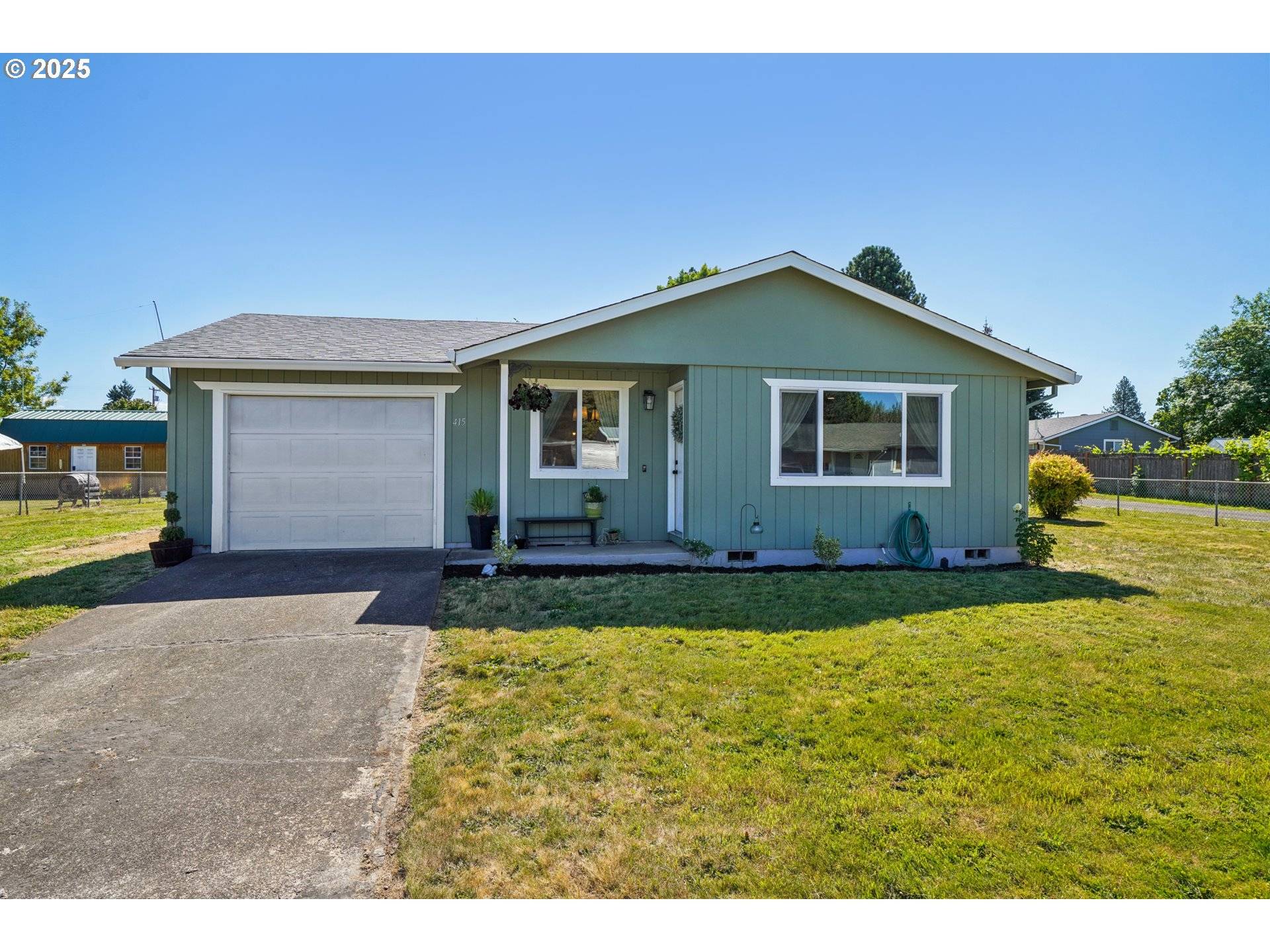 Molalla, OR 97038,415 CAROL CT