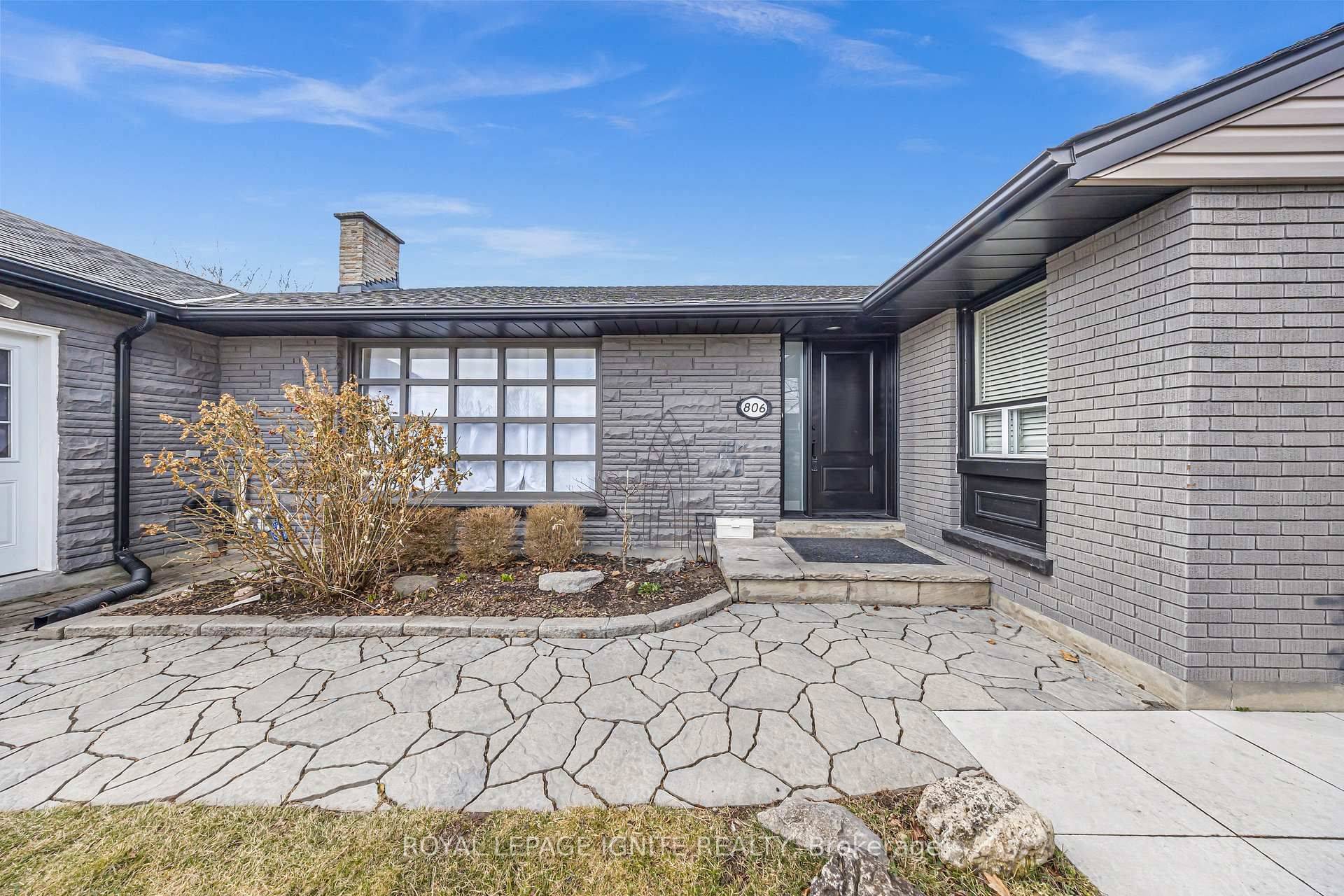Whitby, ON L1N 5E3,806 Henry ST