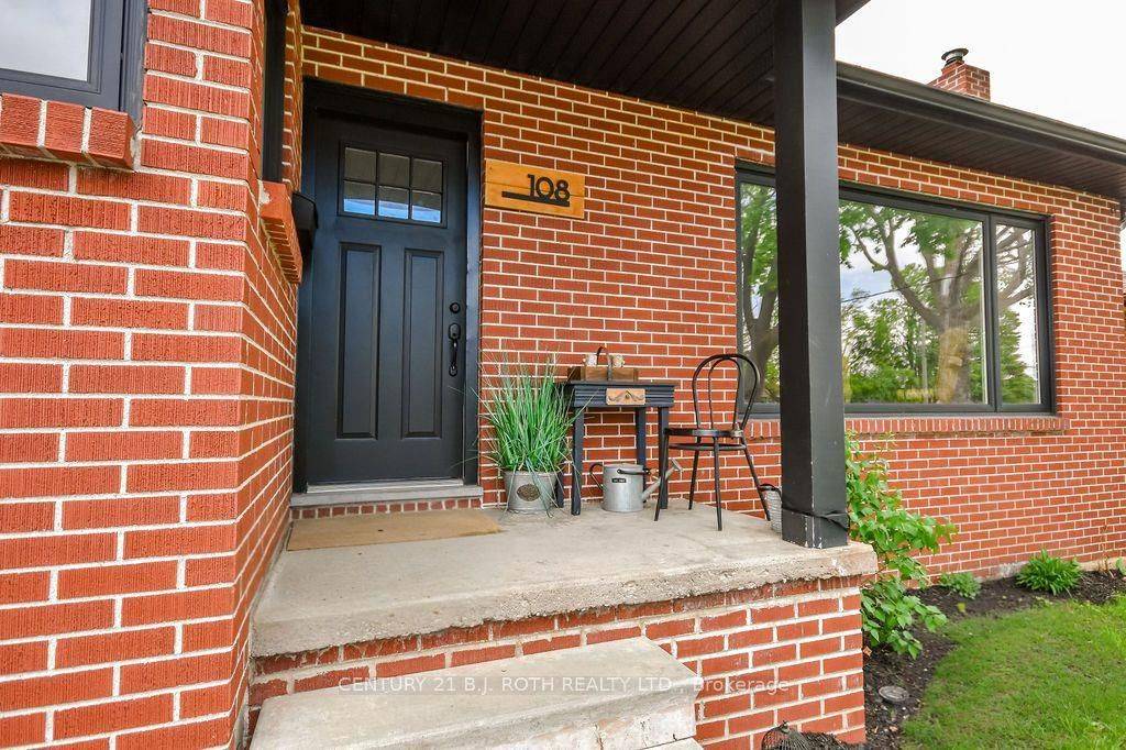 Barrie, ON L4M 4K7,108 Nelson ST