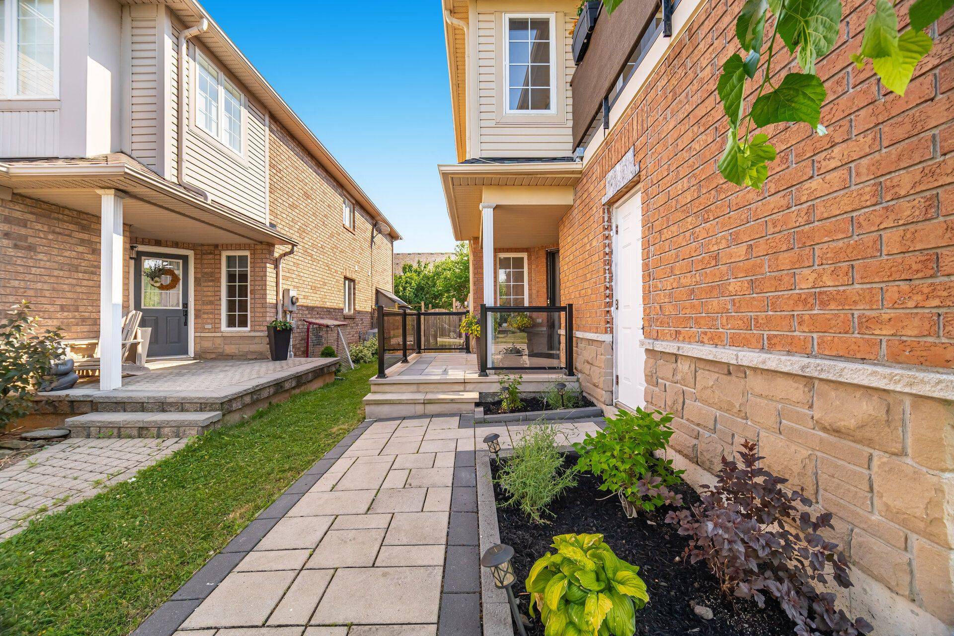 Oakville, ON L6M 5B2,2021 Redstone CRES