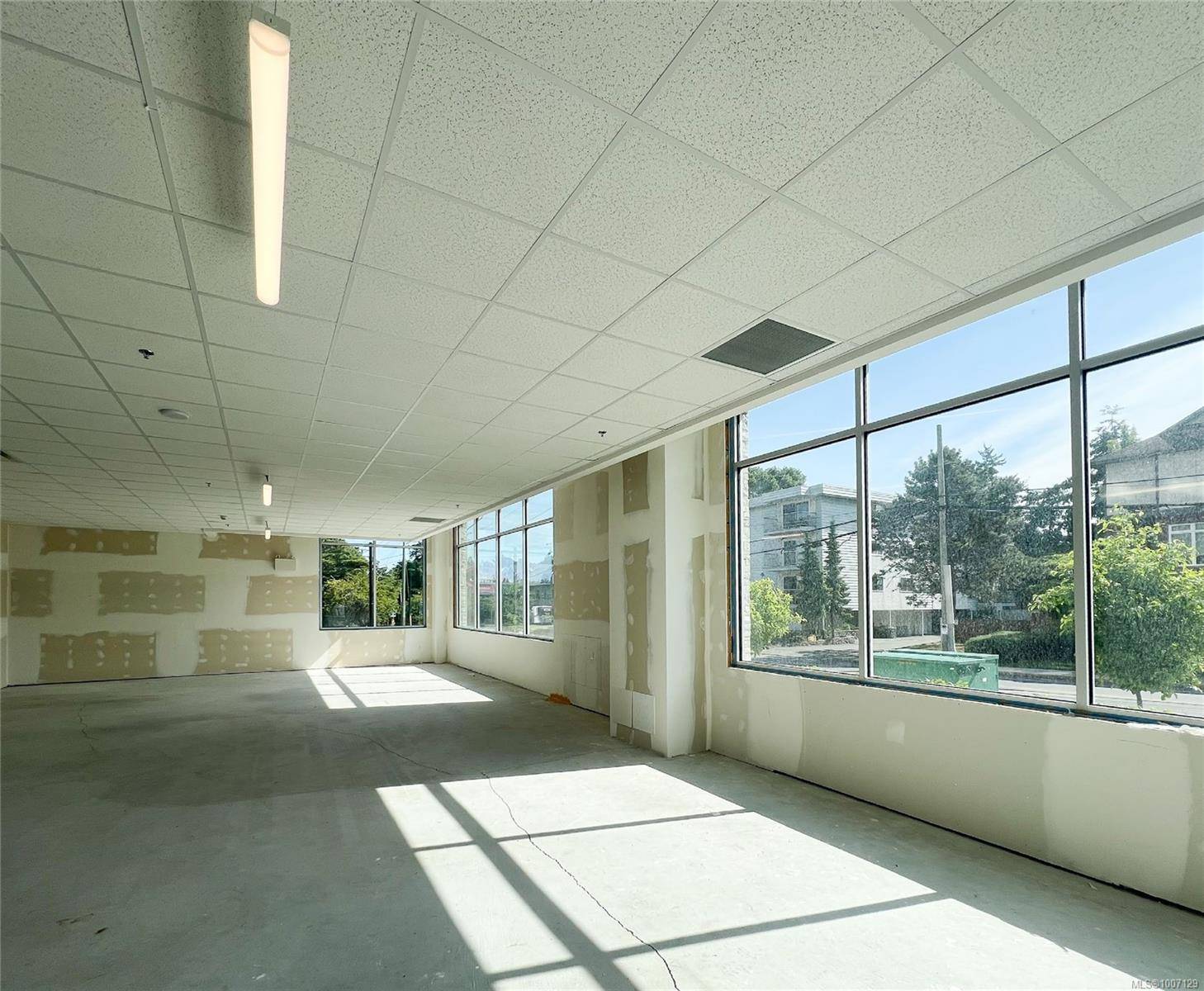 Esquimalt, BC V9A 2N7,622 Admirals Rd