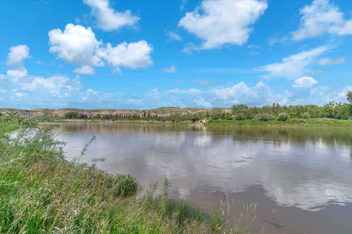 Drumheller, AB T0J 0Y9,20 Roper RD