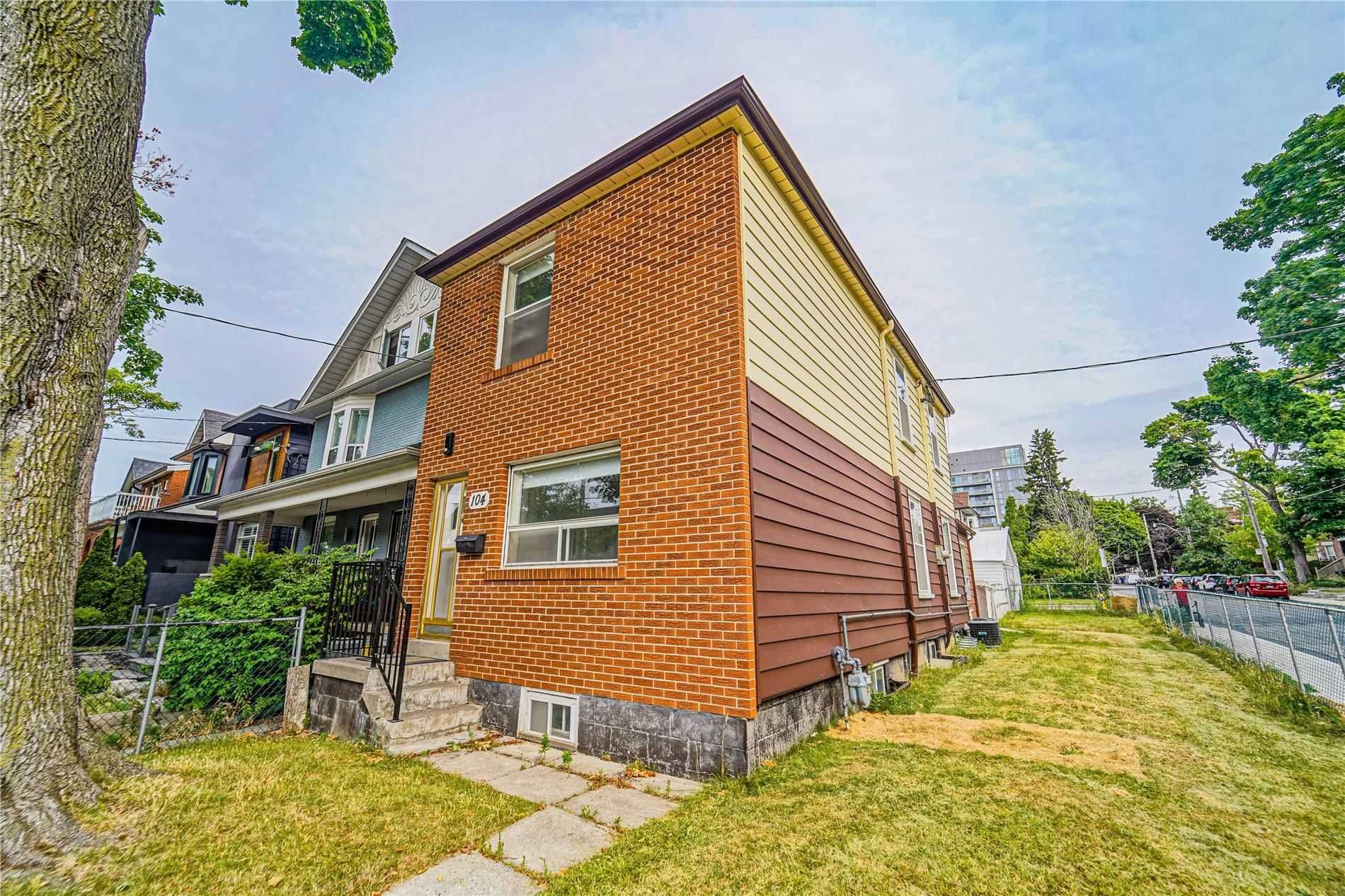 Toronto C02, ON M6G 2J1,104 Benson AVE #Upper