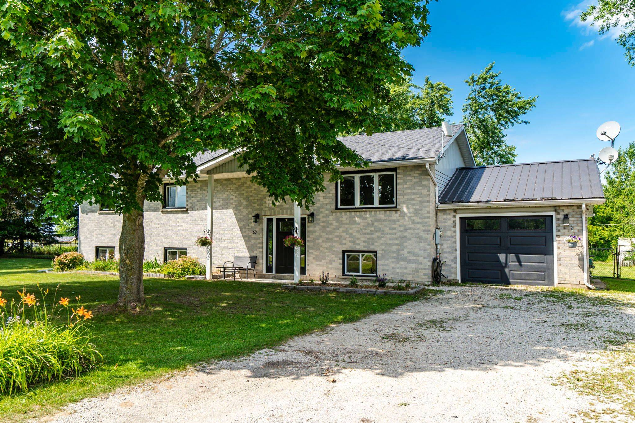 Clearview, ON L0M 1N0,169 Switzer ST