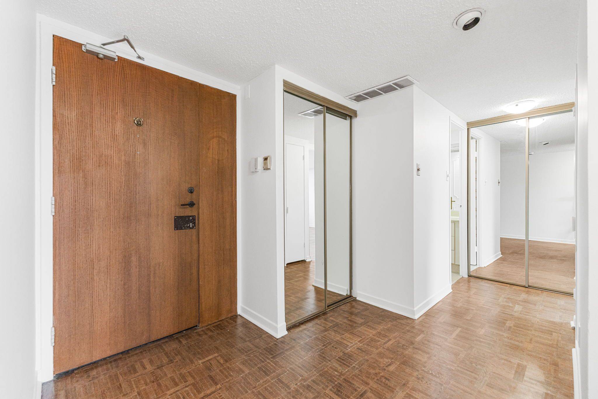 Ottawa Centre, ON K2P 1C8,20 The Driveway AVE #605
