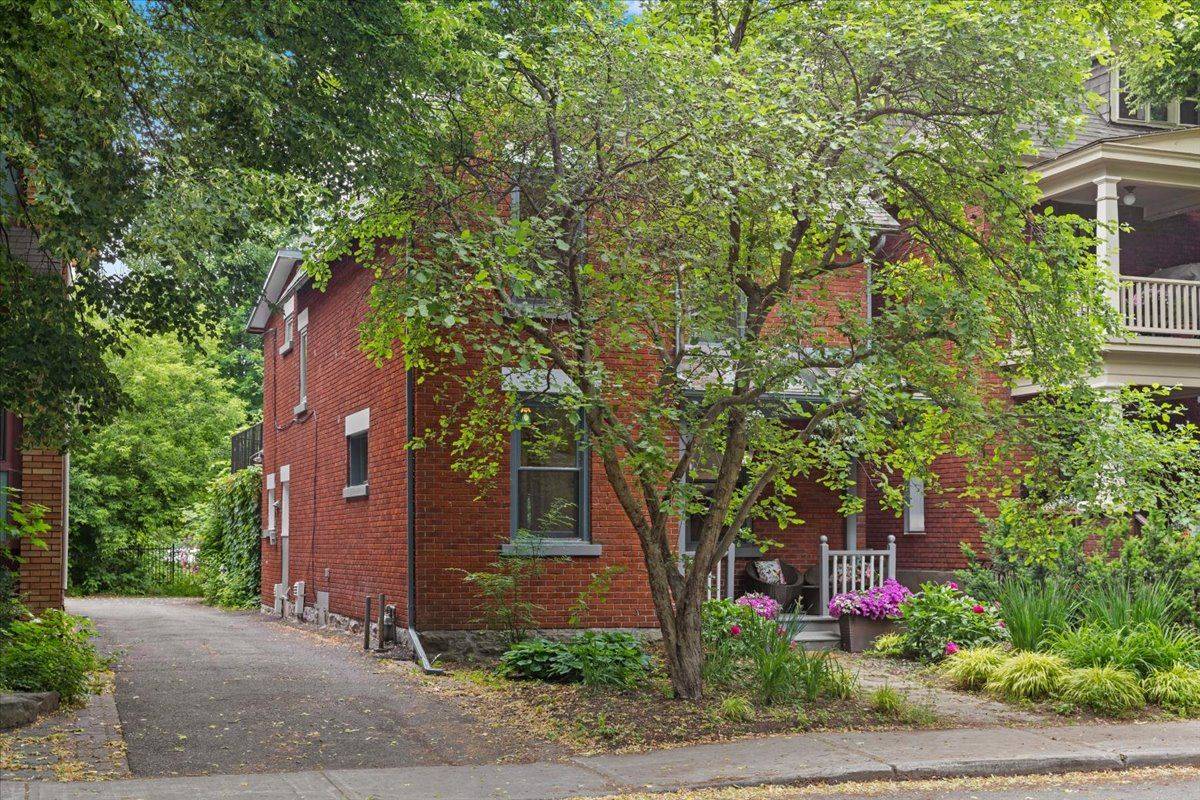 New Edinburgh - Lindenlea, ON K1M 1N8,107 Stanley AVE