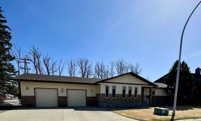 Brooks, AB T1R 0C9,642 Prairie Meadows Close W