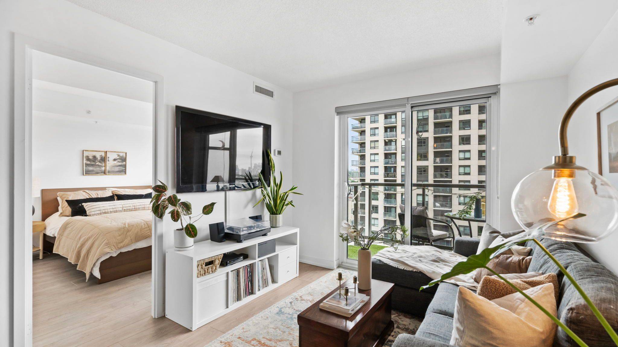 Toronto W02, ON M6H 0C2,1420 Dupont ST #1301