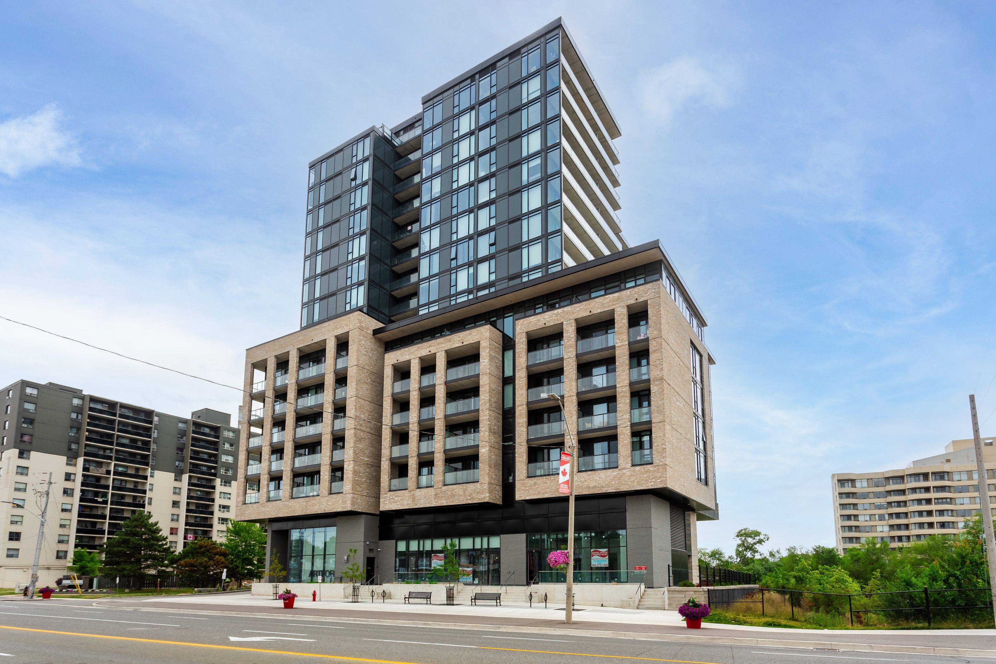 Mississauga, ON L5A 0B1,86 Dundas ST E #312