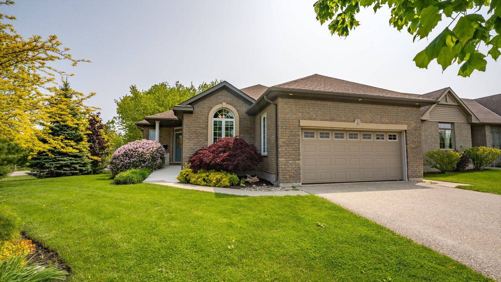 Norfolk, ON N0E 1M0,2 Hunter DR S