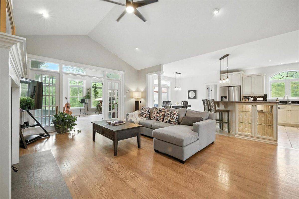 Orleans - Cumberland And Area, ON K4C 1R9,3086 Green Pine CT