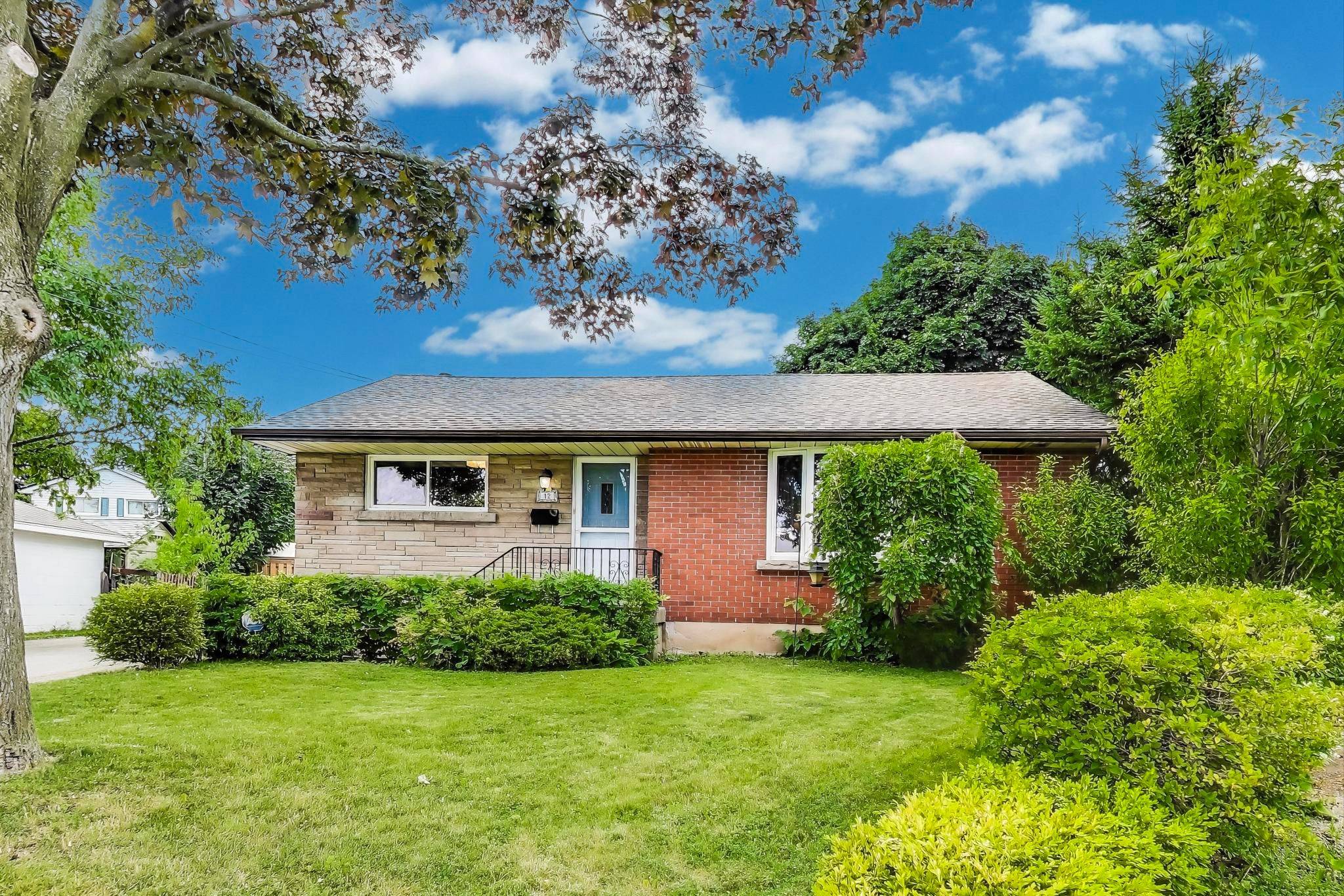 Hamilton, ON L8T 2E9,12 Cecilia CT