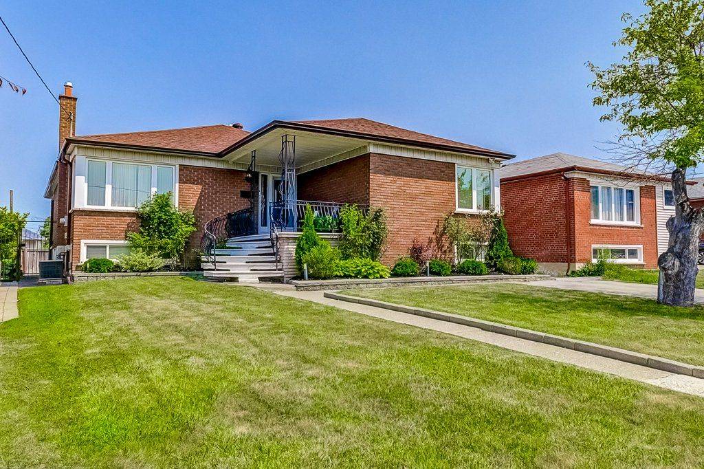 Toronto W05, ON M3M 2S4,52 Whitburn CRES