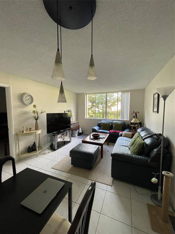 Coral Springs, FL 33065,3181 Riverside Dr #C-106