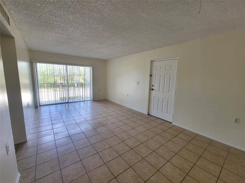 West Palm Beach, FL 33411,1133 N Benoist Farms Rd #206