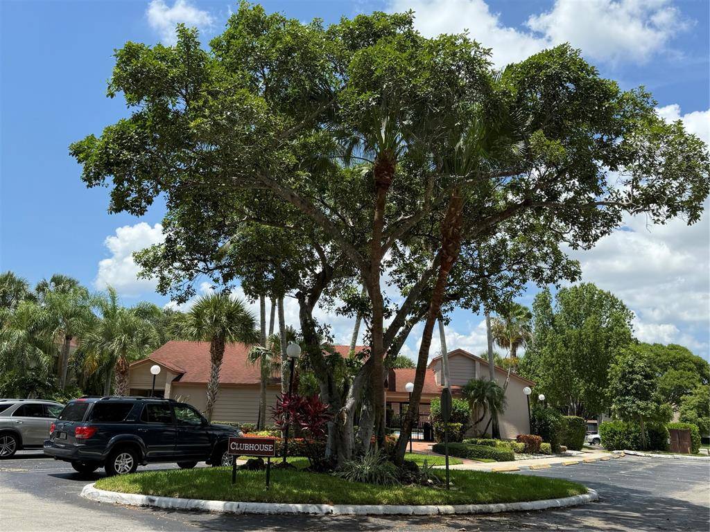 Coconut Creek, FL 33066,2768 S Carambola Cir S #206