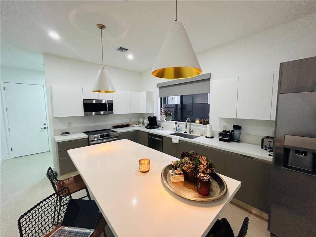 Fort Lauderdale, FL 33315,310 SW 9th St #1