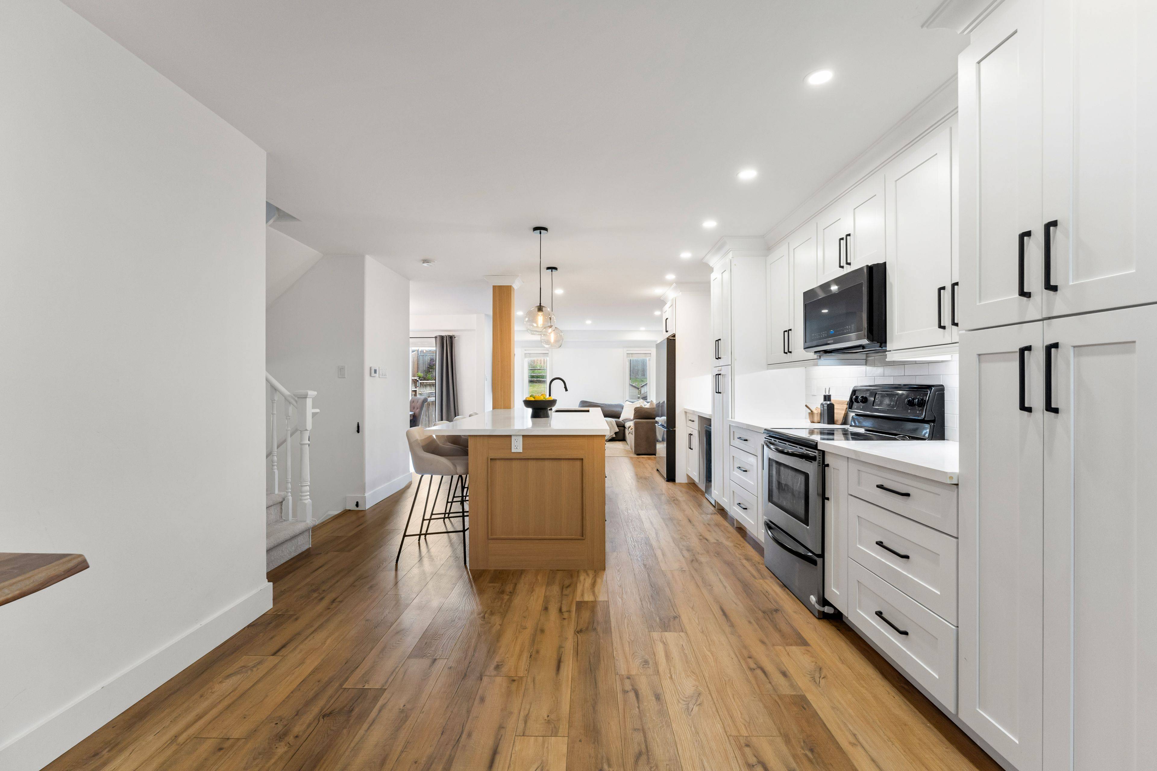 New Tecumseth, ON L9R 0A1,16 Buchanan DR