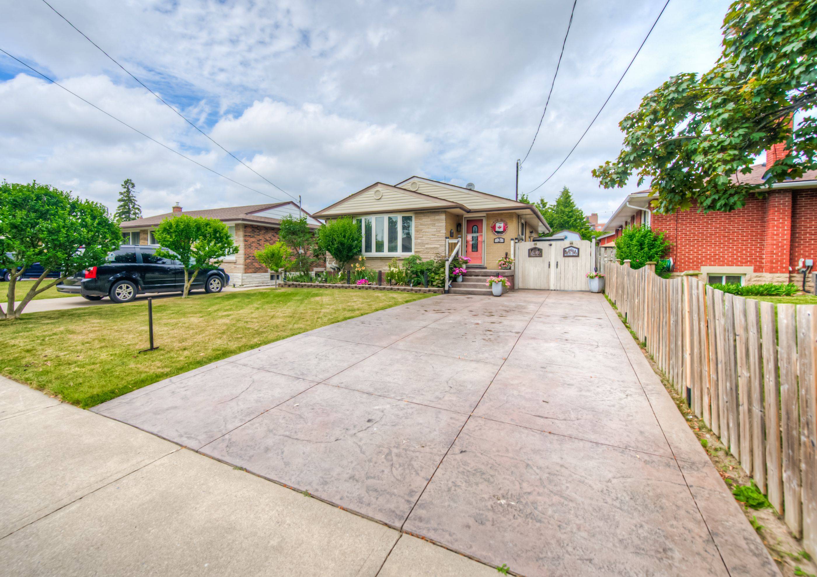 Hamilton, ON L8T 1W3,3 Kenwood CRES