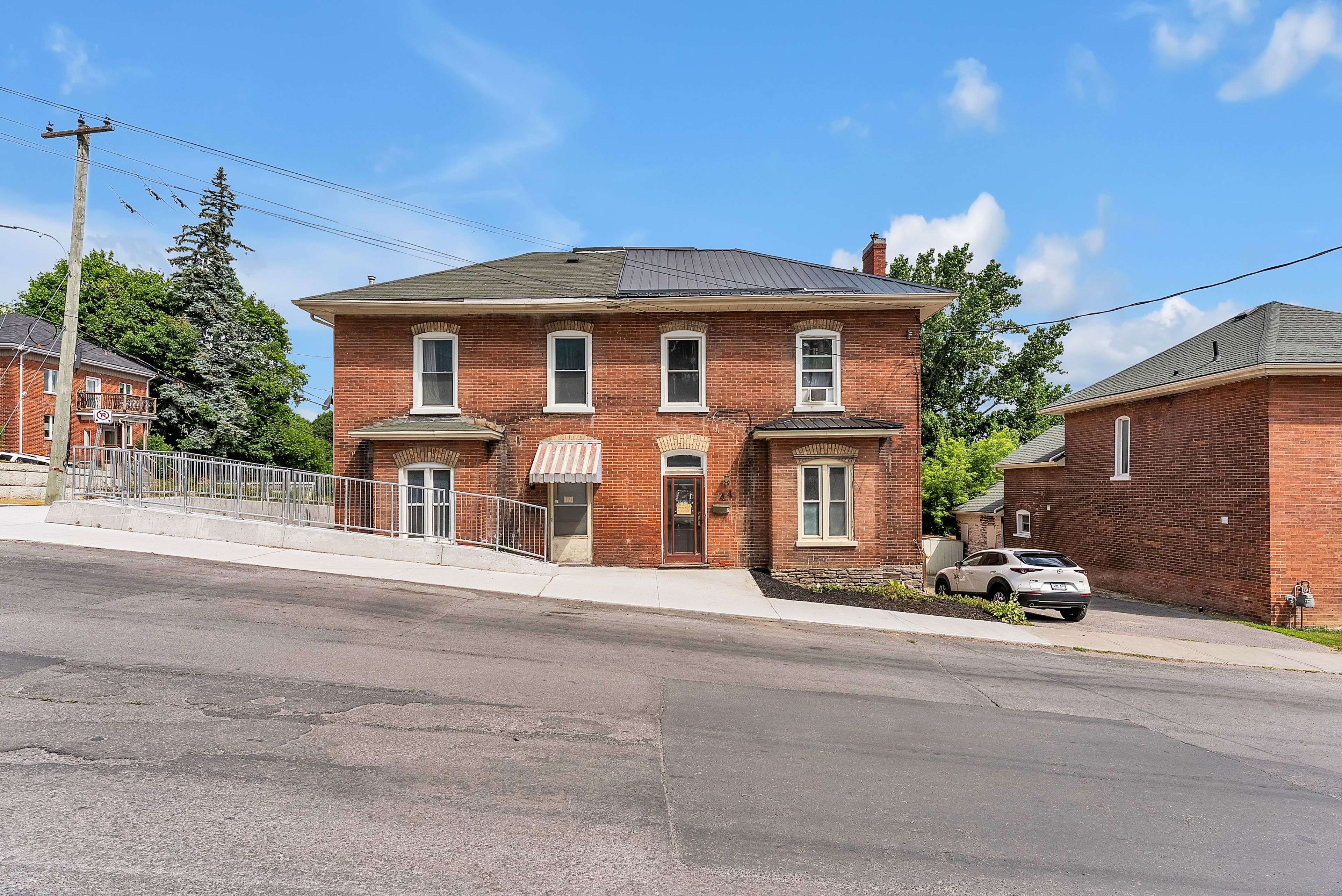 Belleville, ON K8P 1L5,44 Catharine ST