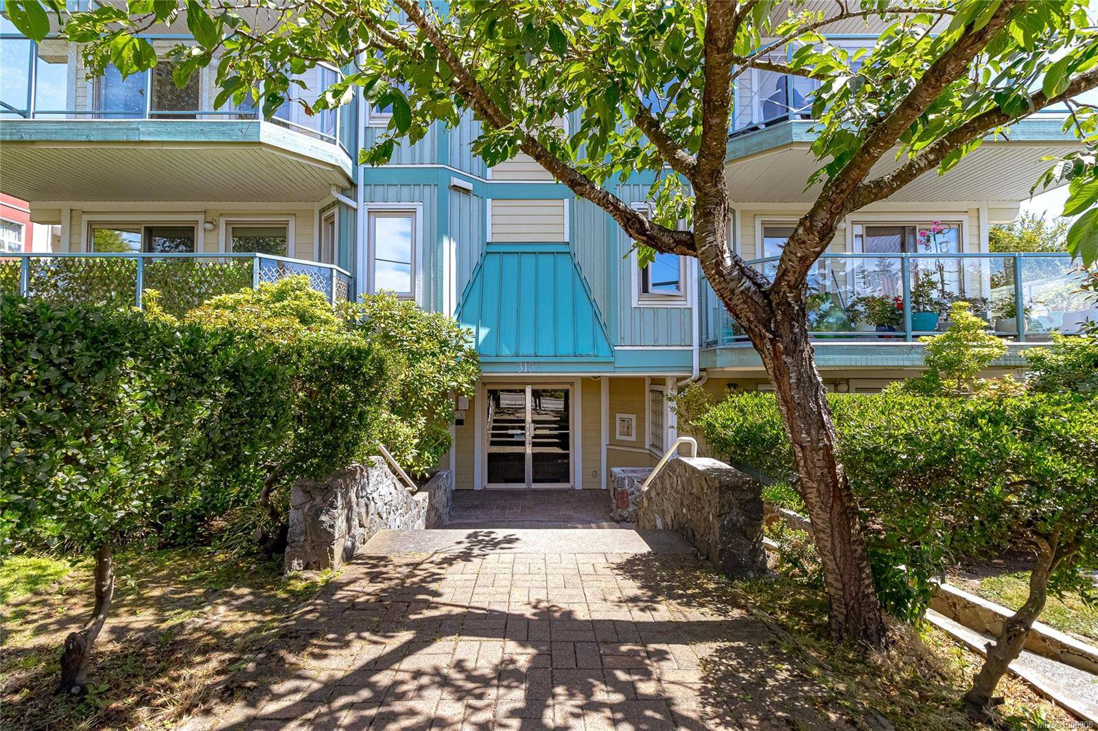 Saanich, BC V9A 2B4,3157 Tillicum Rd #104