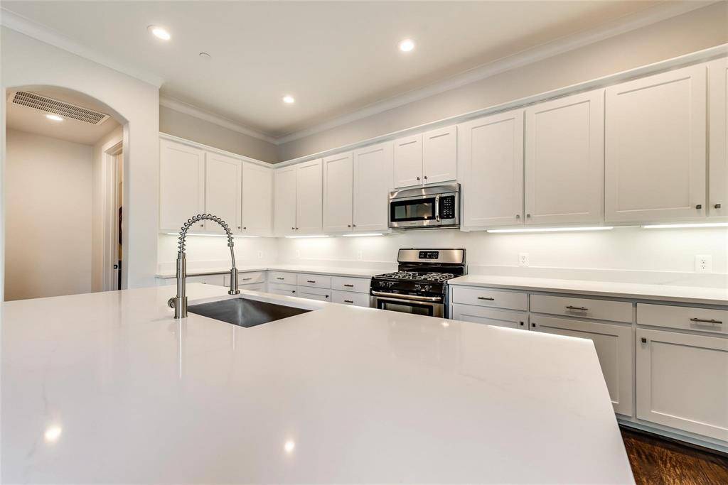 Dallas, TX 75219,4111 Rawlins Street #301