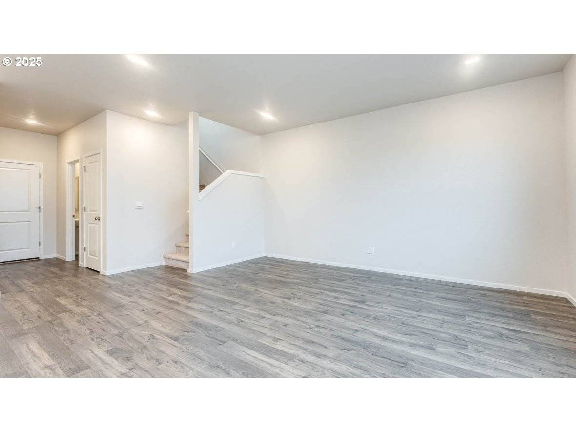 Springfield, OR 97477,2982 T ST