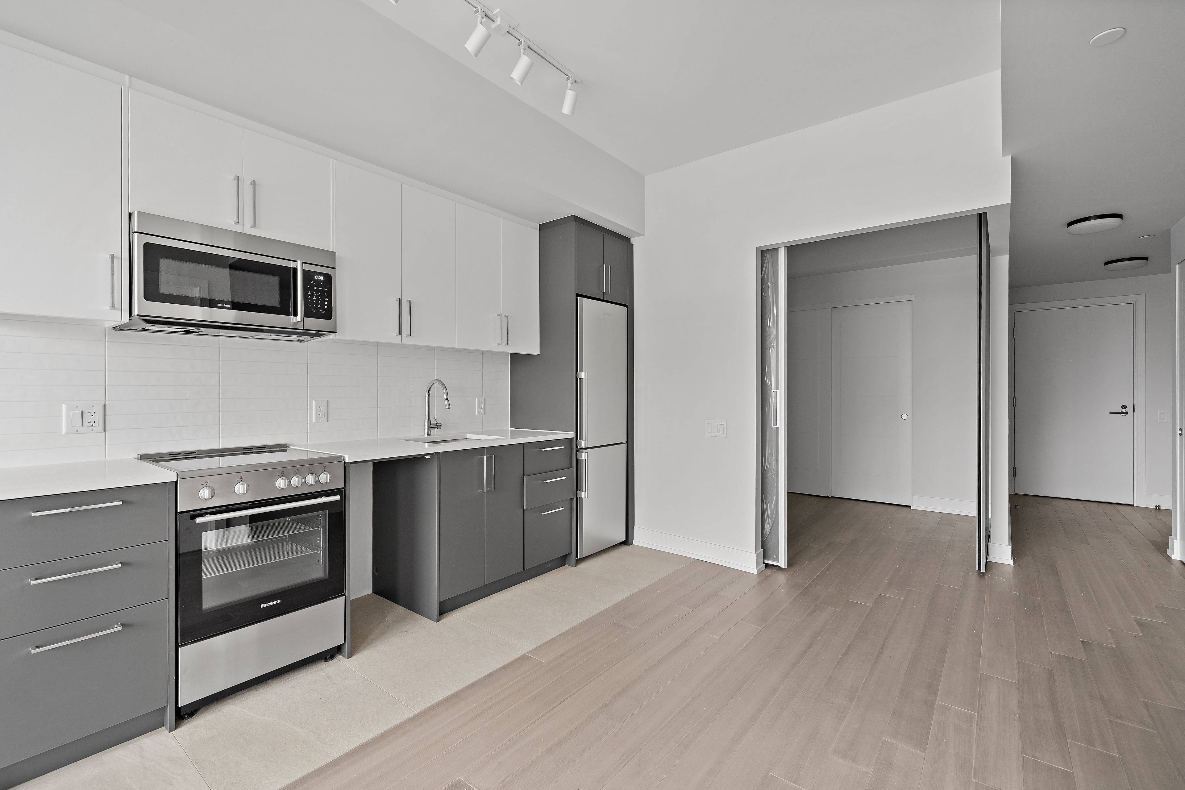 Toronto C01, ON M5S 0G4,664 Spadina AVE #907