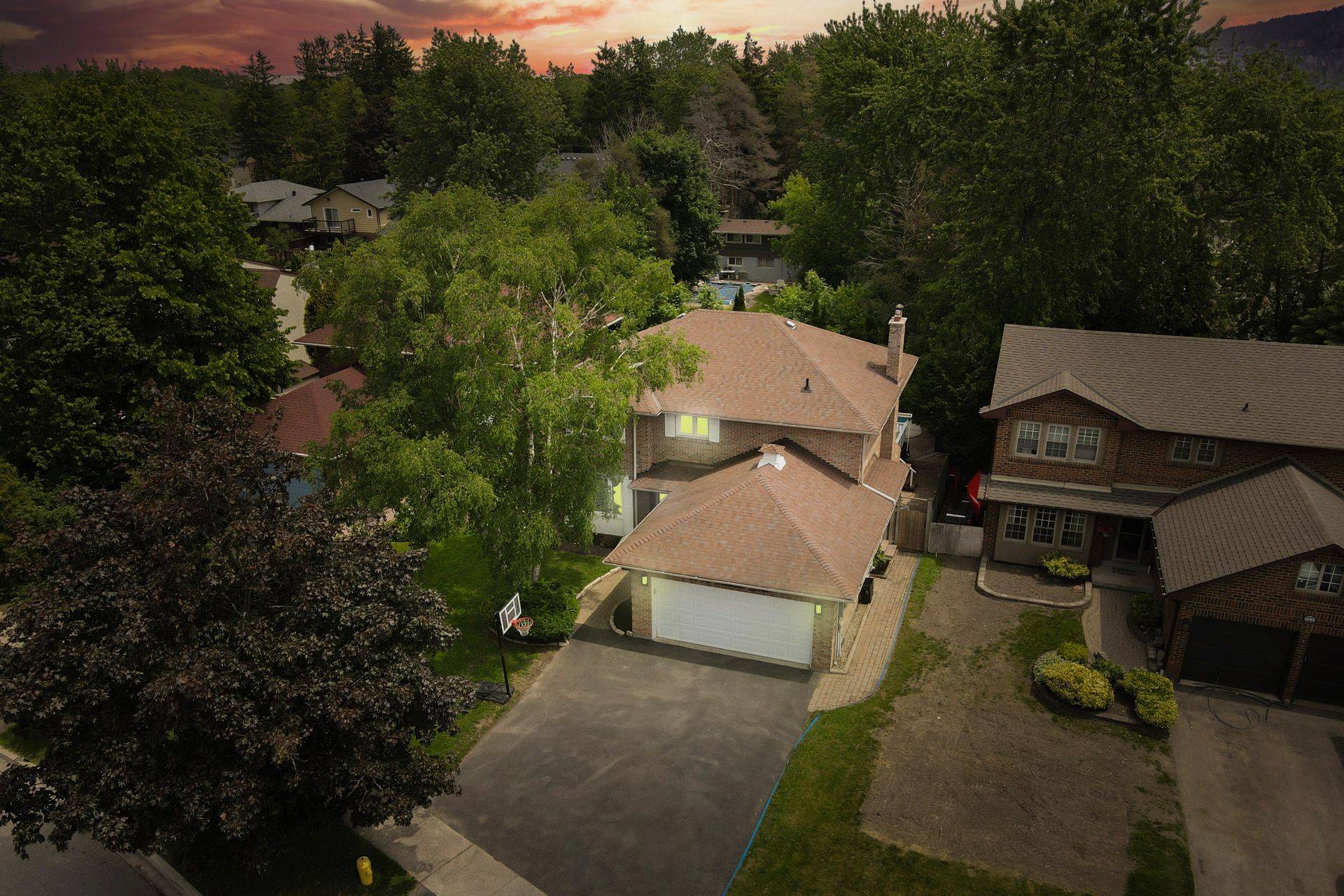 Pickering, ON L1V 3N9,1793 Parkside DR