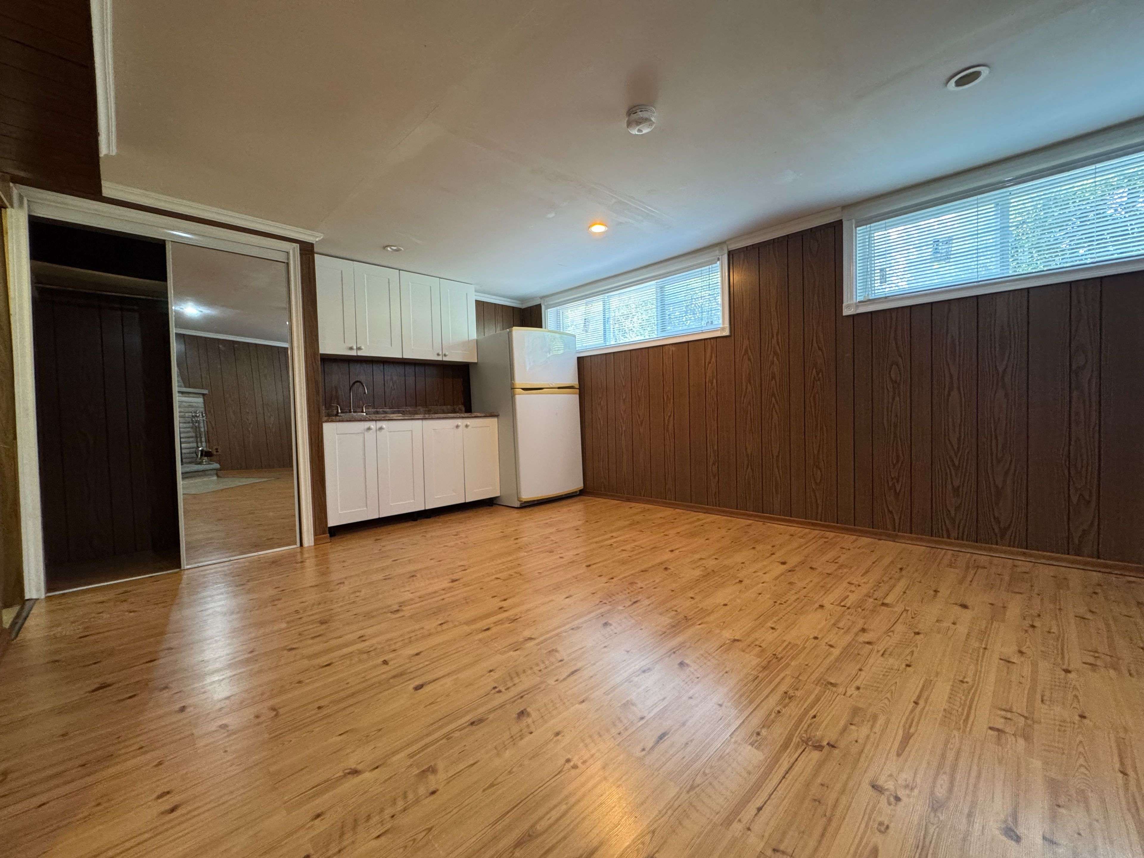 Richmond Hill, ON L4C 1L8,324 Elmwood AVE #bsmt
