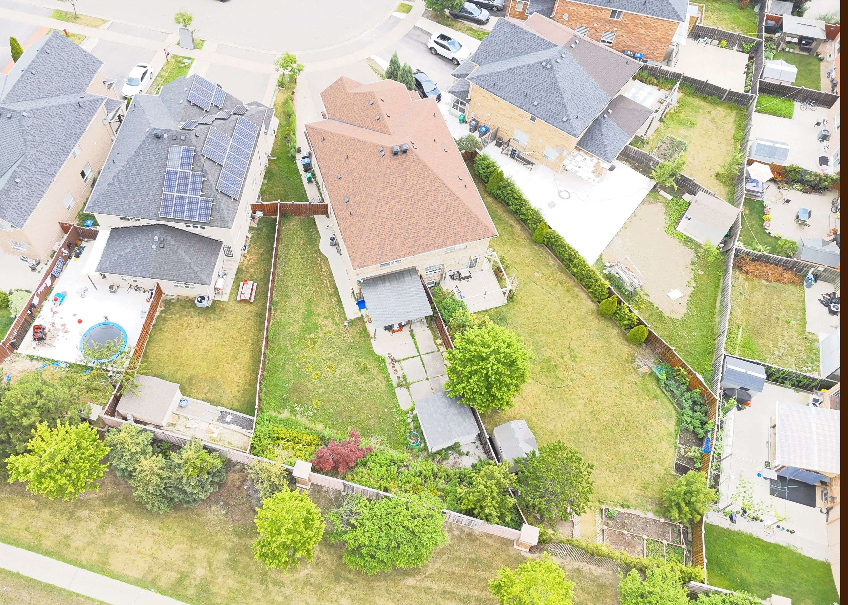 Brampton, ON L6S 0B2,28 Jingle CRES