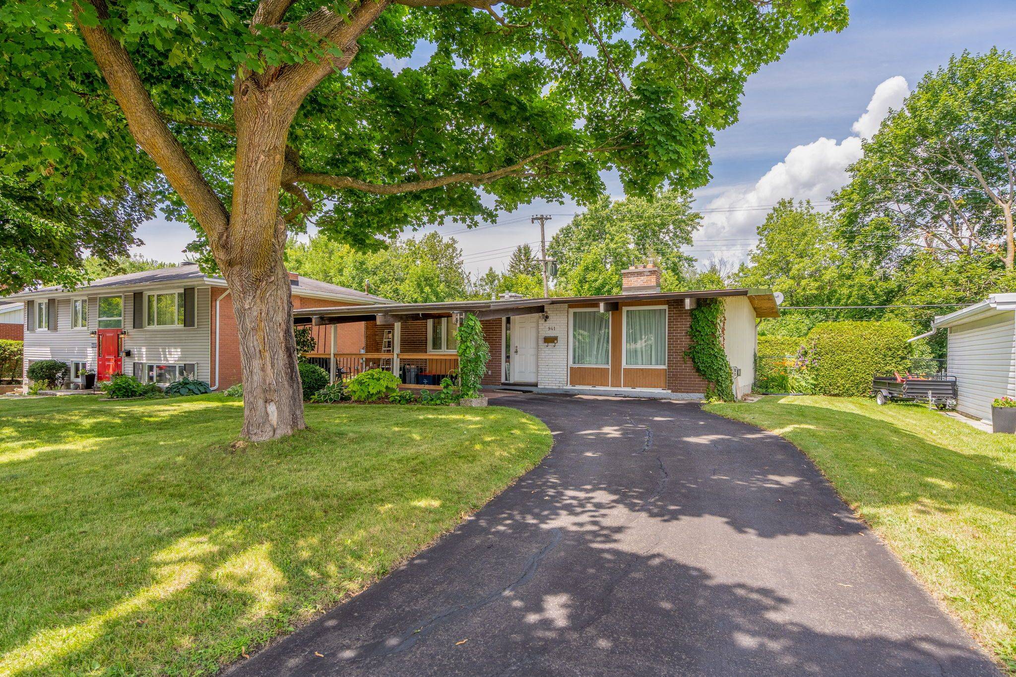 Billings Bridge - Riverside Park And Area, ON K1V 6K3,941 Cromwell DR