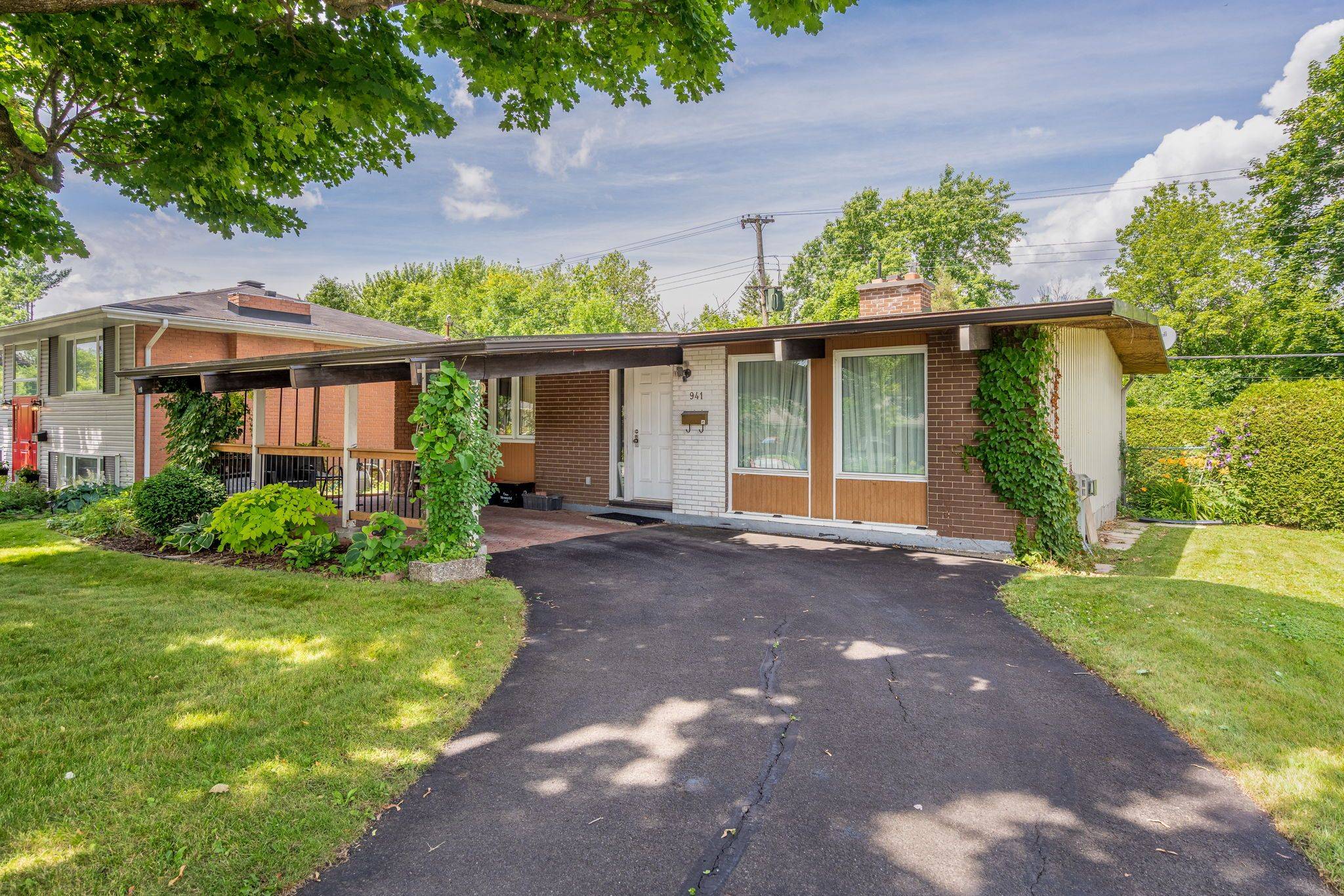 Billings Bridge - Riverside Park And Area, ON K1V 6K3,941 Cromwell DR