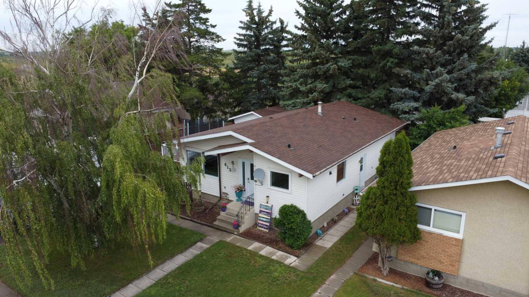 Hanna, AB T0J 1P0,612 7 AVE W