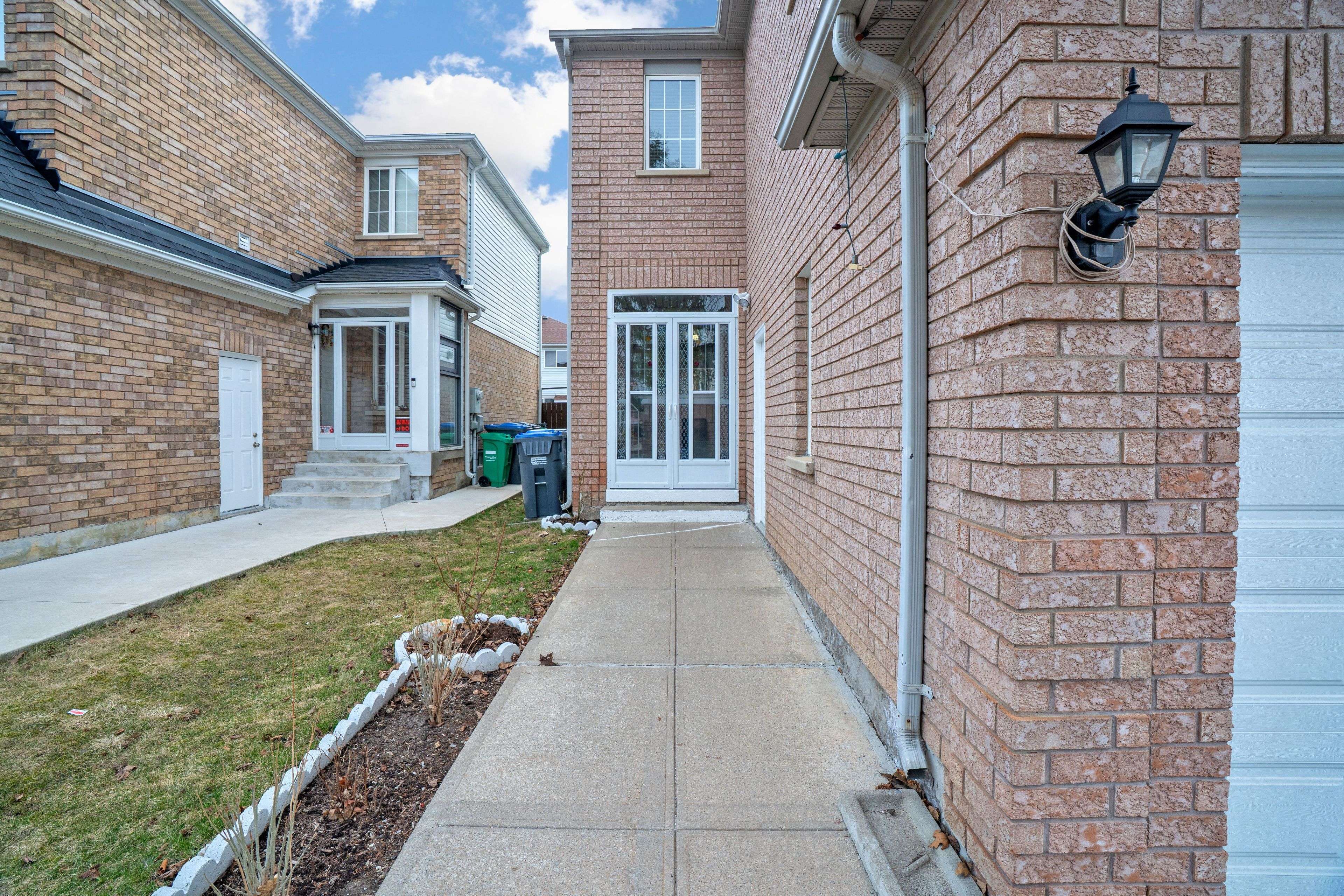 Brampton, ON L6R 2E8,51 Bunchberry WAY
