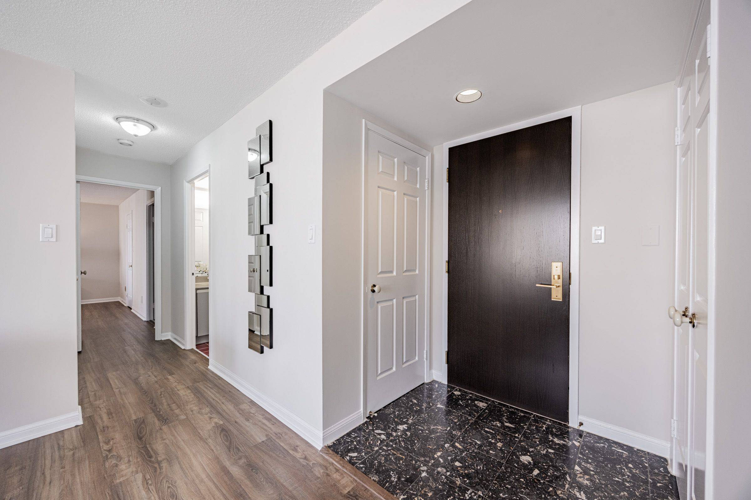 Mississauga, ON L5R 1Y1,55 Kingsbridge Garden CIR #2213