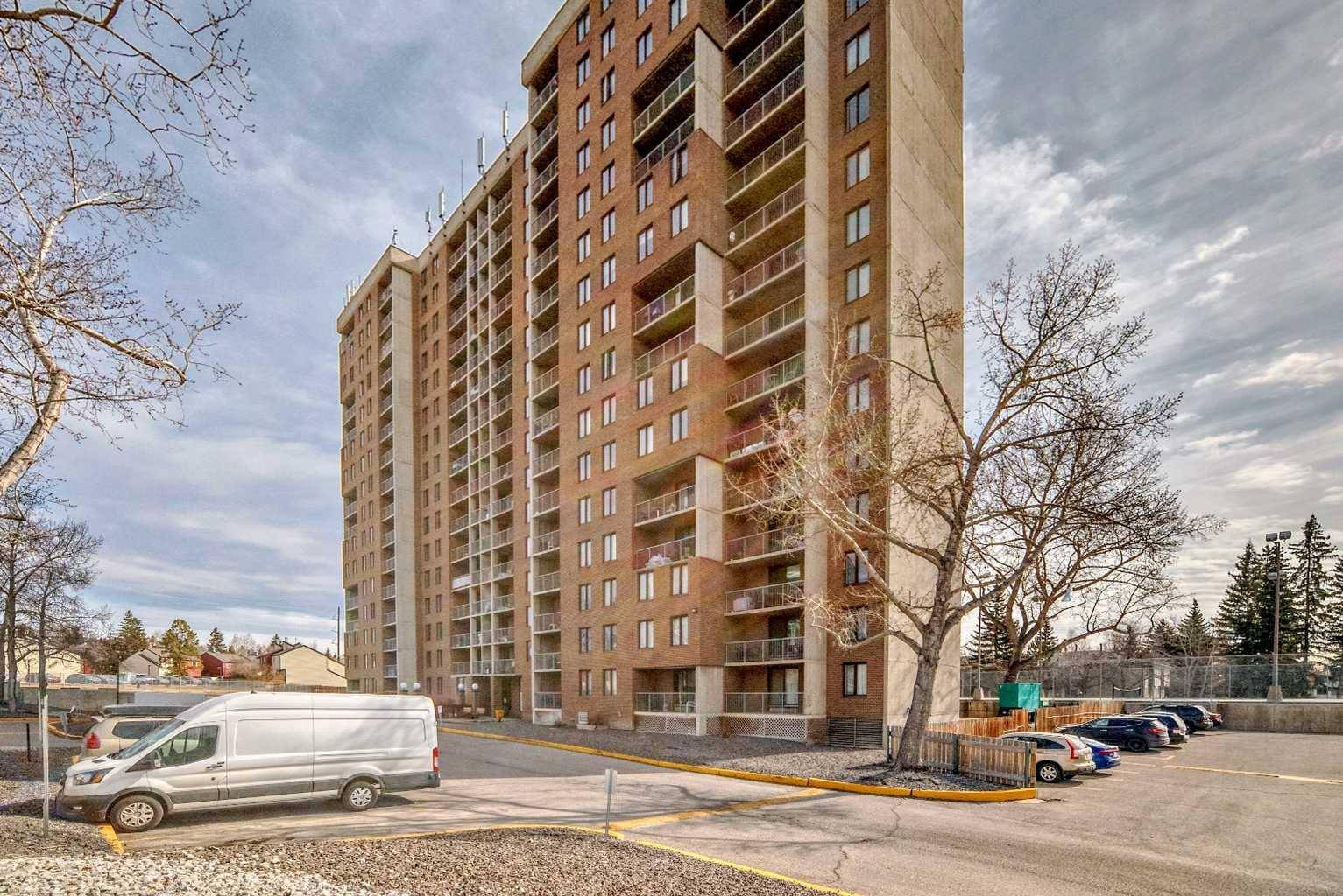 Calgary, AB T3A 2E6,4944 Dalton DR NW #1012