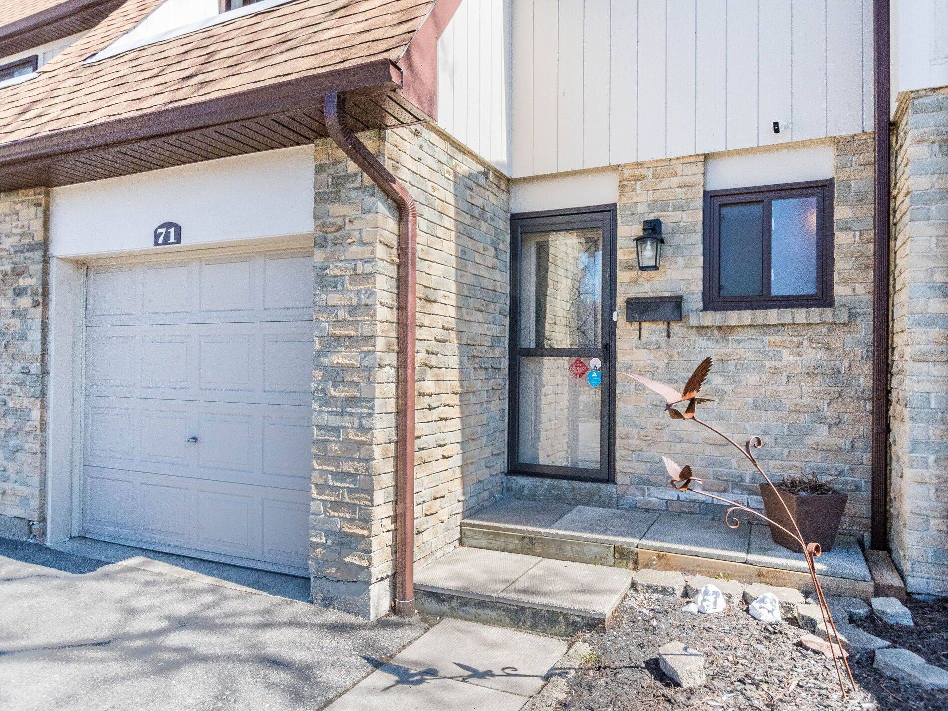 Mississauga, ON L5A 3Y8,3345 Silverado DR #71