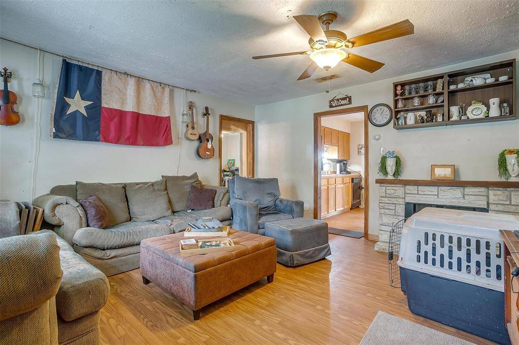Hurst, TX 76053,305 Willow Street
