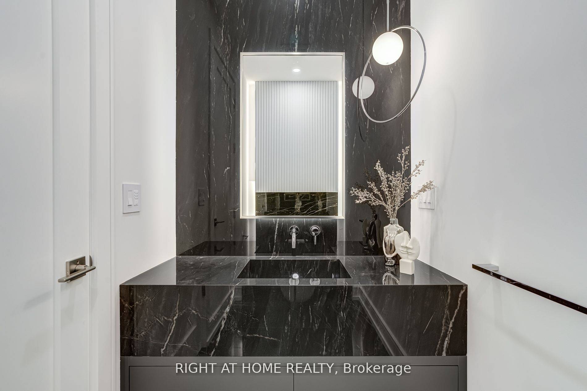 Toronto C11, ON M4G 2V9,100 Glenvale BLVD