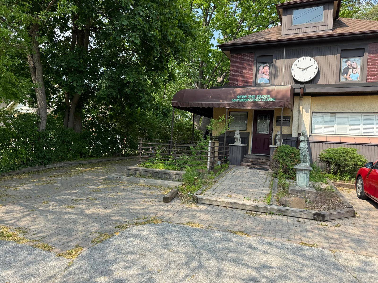 Mississauga, ON L5G 3H7,1553 Hurontario ST #207