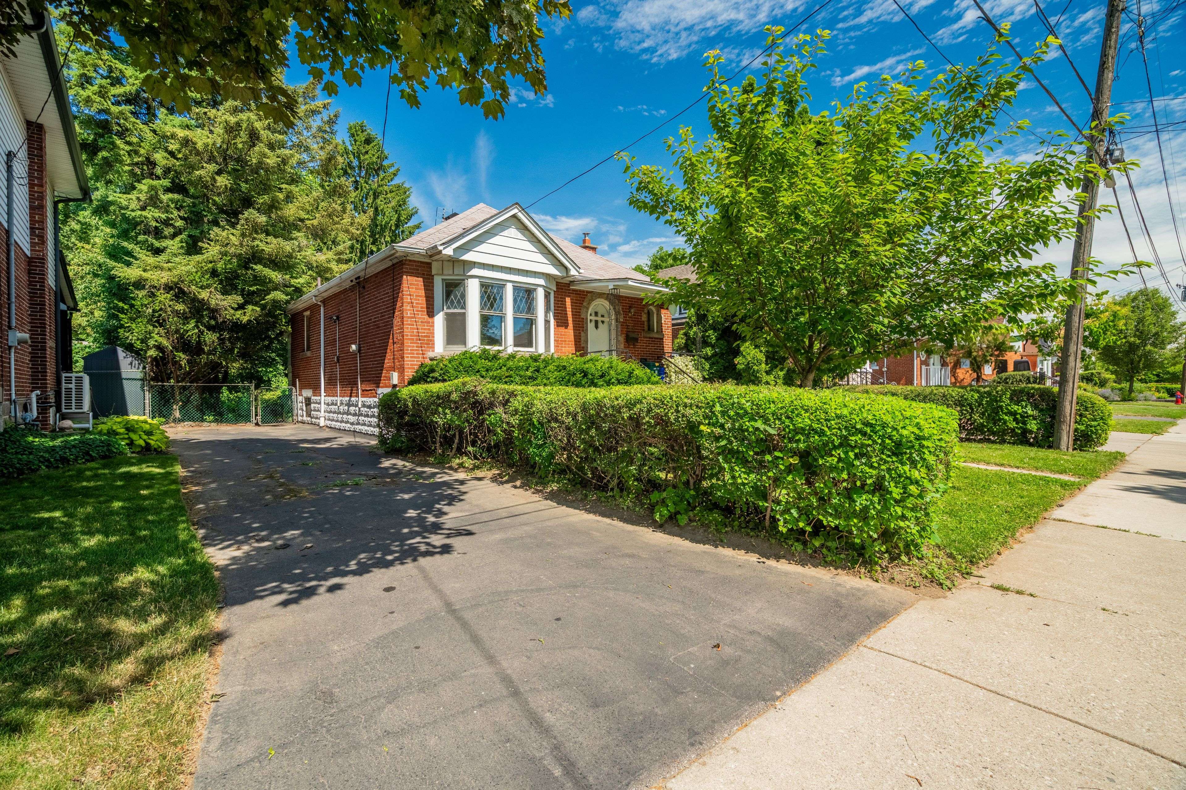 Hamilton, ON L9A 4M7,266 EAST 17TH ST