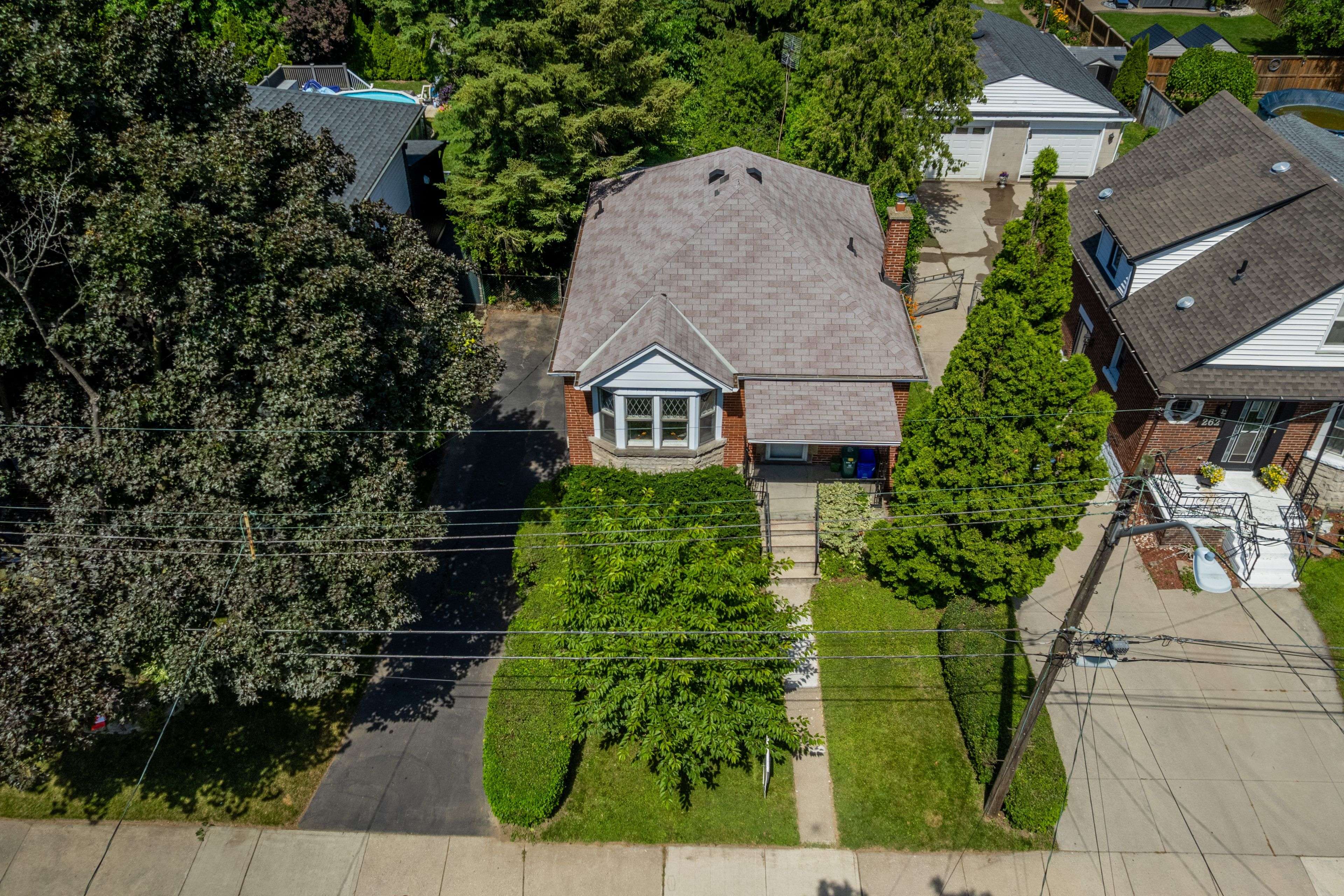 Hamilton, ON L9A 4M7,266 EAST 17TH ST