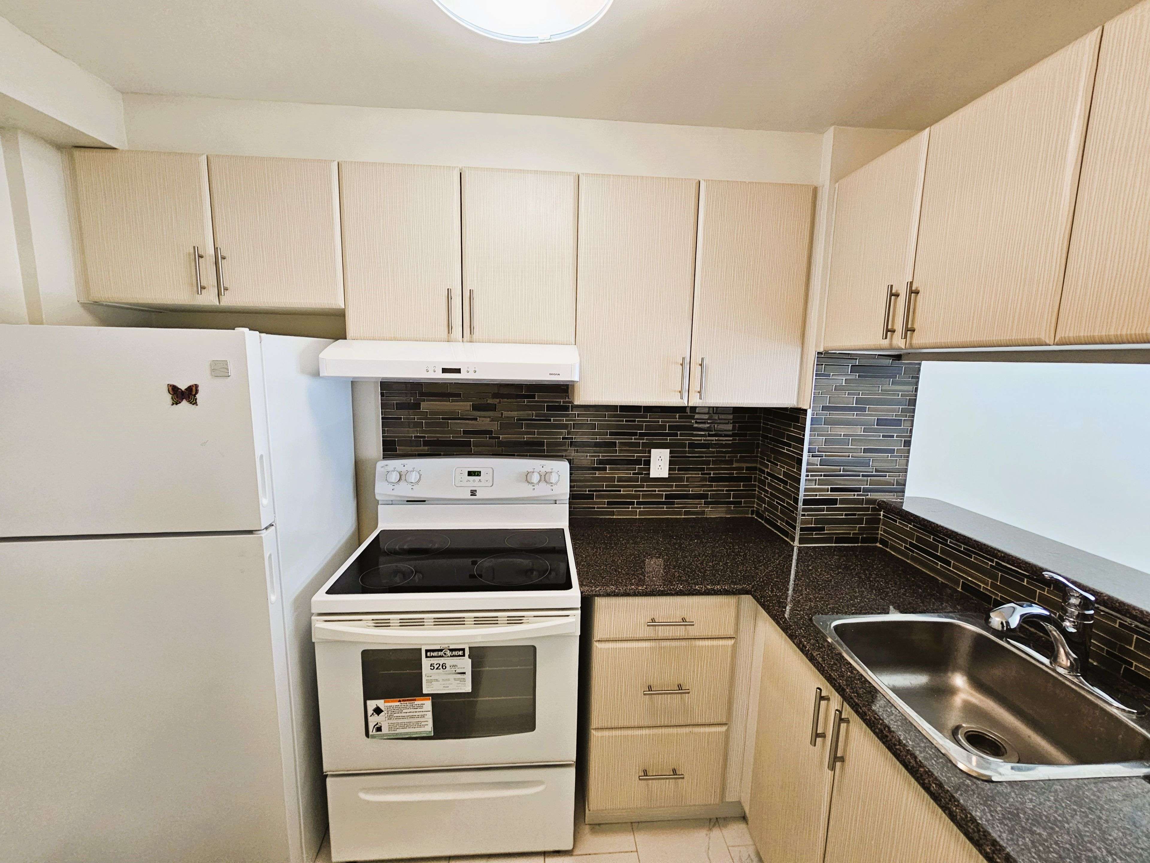 Toronto E09, ON M1E 5E6,3050 Ellesmere RD #611